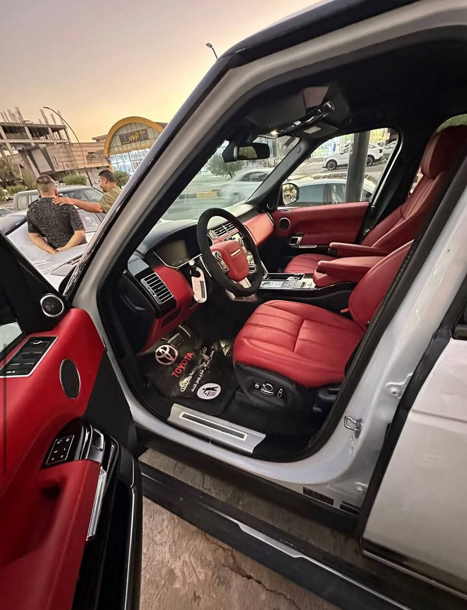 رانج روفر فوك موديل 2016 وكاله سردار 

السياره مكفولة كفالة عامة من كلشي اي ضرر مابيهة

فوول مواصفات 

محرك  8 سلندر

السياره ماشية 100 
 
رقم بغداد

السعر  38 الف دولار  

للاستفسار الاتصال 

***********
