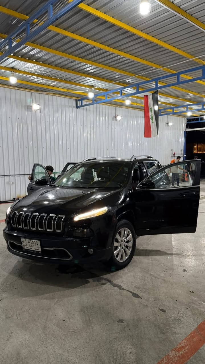 جيب بزون 2018اوفر لاندV6 سته سلندر
رد امريكي حادث جاملغ وباب وشويه من البنيد وبلعراق جاملف خلفي وباب صار بيه بجم كبس كفاله شواصي ولغود ومكينه وكير  بيع مستعجل السياره نضيفه وماشيه 65 الف 
وبسمي تحويل ثاني يوم مكاني بصرة
السعر 126 بيع مستعجل 
للأستفسار ***********
