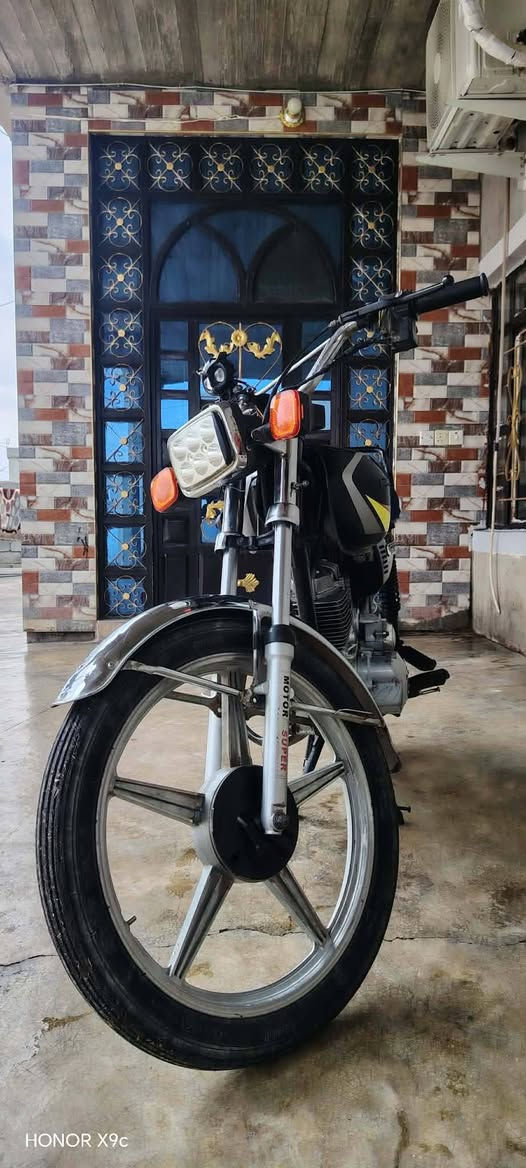 ماطور للبيع محرك بارت سلف شغال كامل ماطور جديد محرك ١٥٠ السعر250 وبي مجال مكاني قياره عوسجه ***********
