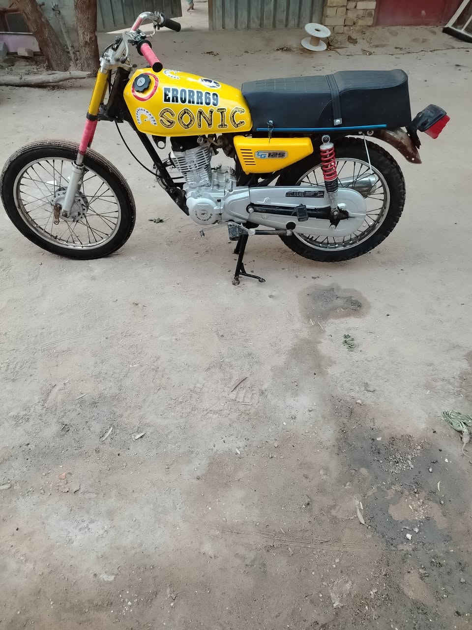 السلام عليكم دراجه للبيع 4 جير موديل 13 الدراجه كلك دراجه نظيفه وحلوه محركنا نامه مبروك السعر 450
هذا رقم موبايلي***********
