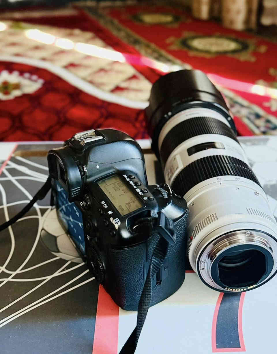 السلام عليكم
فايف دي مارك فور +عدسه 70/200 (إصدار ثالث) #سعر_خياليي🔥 
النضافه كما موضح بصور مستعجل عليها شراي خاص
او الاتصال *********** مكاني بابل مسيب لايوجد توصيل
