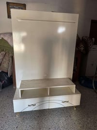 يتوفر ميز تلفزيون بلازمه نظيف جدا توجد فيه مجرات عدد 2 العنوان الغزالي...