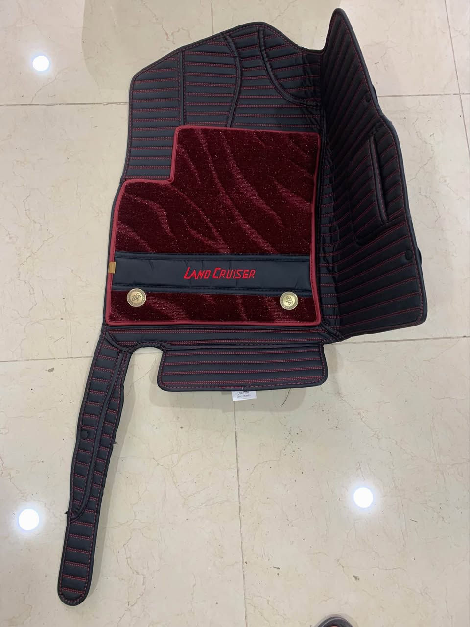 السلام عليكم
من رخصة الادمن الغالي
ارضيات لاندكروز 
ارضيات حوضية جلد و كاربت
مع قطعة الصندوق
جلد اصلي ونوعه ثقيل
السعر ٨٥ الف
لدينا خدمة توصيل لجميع محافظات السليمانية, العراق


**إذا كنت صاحب هذا الإعلان وتريد حذفه لأي سبب، رجاءا أرسل رسالة إلى الدعم الفني**