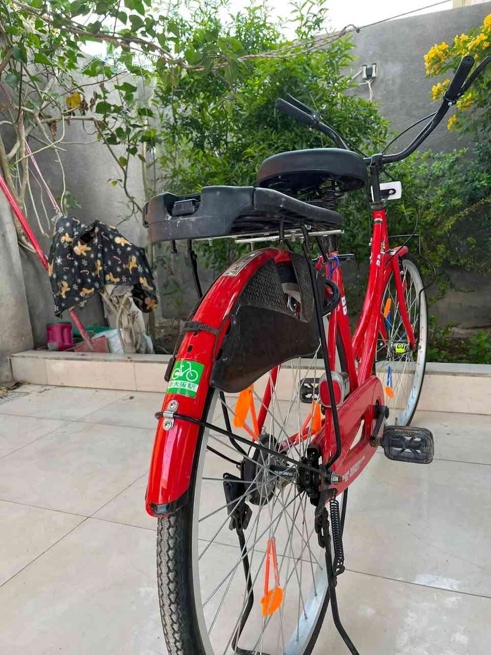 سلام عليكم بايسكل للبيع نضيف كلش وجديد سعر 160قفل مكان ناصريه مركز شراي يتصل علئ رقم+***********
