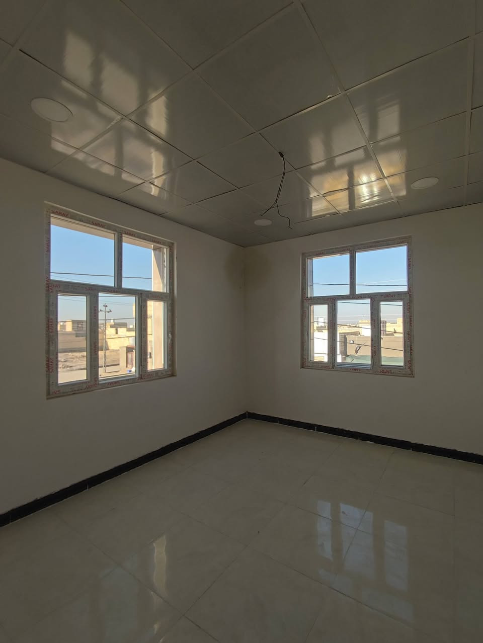 بنايه ركن عله شارعين وعله ساحه
المساحه : 130 متر بالاسكان الصناعي قرب الحولي
الطابق الاول : يتكون من مشتمل ارضي ومحل للايجار
الطابق الثاني : يتكون من شقق عدد 2
السعر والتفاصيل اتصل ***********
