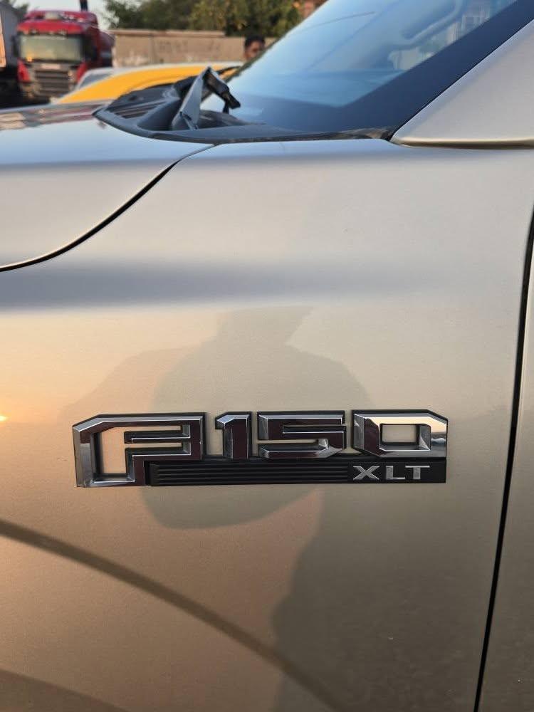 القوه  والفخامه  👑
فورد F150      سليمانيه  موديل 18 باسمي  تحويل مباشر 
1. باب طويل بدي  قصير 
2. كامره خلفيه  شاشه كبيره  
3.تبريد قطعتين  ثلج 🥶 تدفئه كشنات +  تحكم في دوسه البانزين والبريك 
4. مكينه 2700 تون تربو . شلعه تشك  الكاع  وانسى الصرف 
5. كير تعليك  10 نمر + هاند بريد كهربائي+مخرج 240فولت 
6.غرفه  بيجي   نضافه  100%
7.انضمه  قياده  + تشغيل عن بعد + نضام الايكو والسبورت والمنحدرات 
8. نضام  stop/start   اطفاء المحرك  عند التوقف المؤقت
9. ويل ٢٠ جديد كروم 
10.نضام  سحب العربات 
11.السعر225وبيه  مجال  . اتصل  وادلل  مكاني بابل المركز 

*********** المحاويل, بابل
