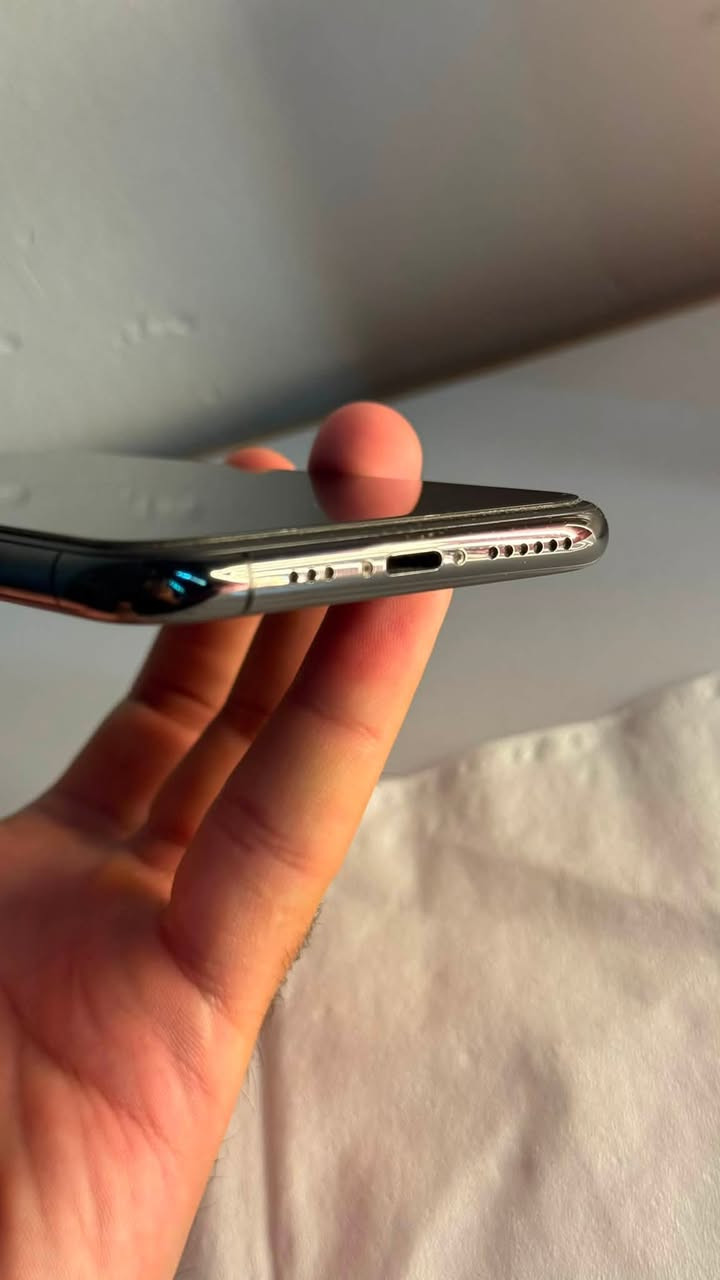 iPhone 11 pro
نظيف جدأ
لامفتوح ولا مبدل بي شي
كلشي بلادي 
ذاكرة 256 
بطاريه 71 بلادي مالتها 
شواصي كلش نظيفات
كارتونه مالته همات وياه
لون اسود
مكاني اربيل


**إذا كنت صاحب هذا الإعلان وتريد حذفه لأي سبب، رجاءا أرسل رسالة إلى الدعم الفني**