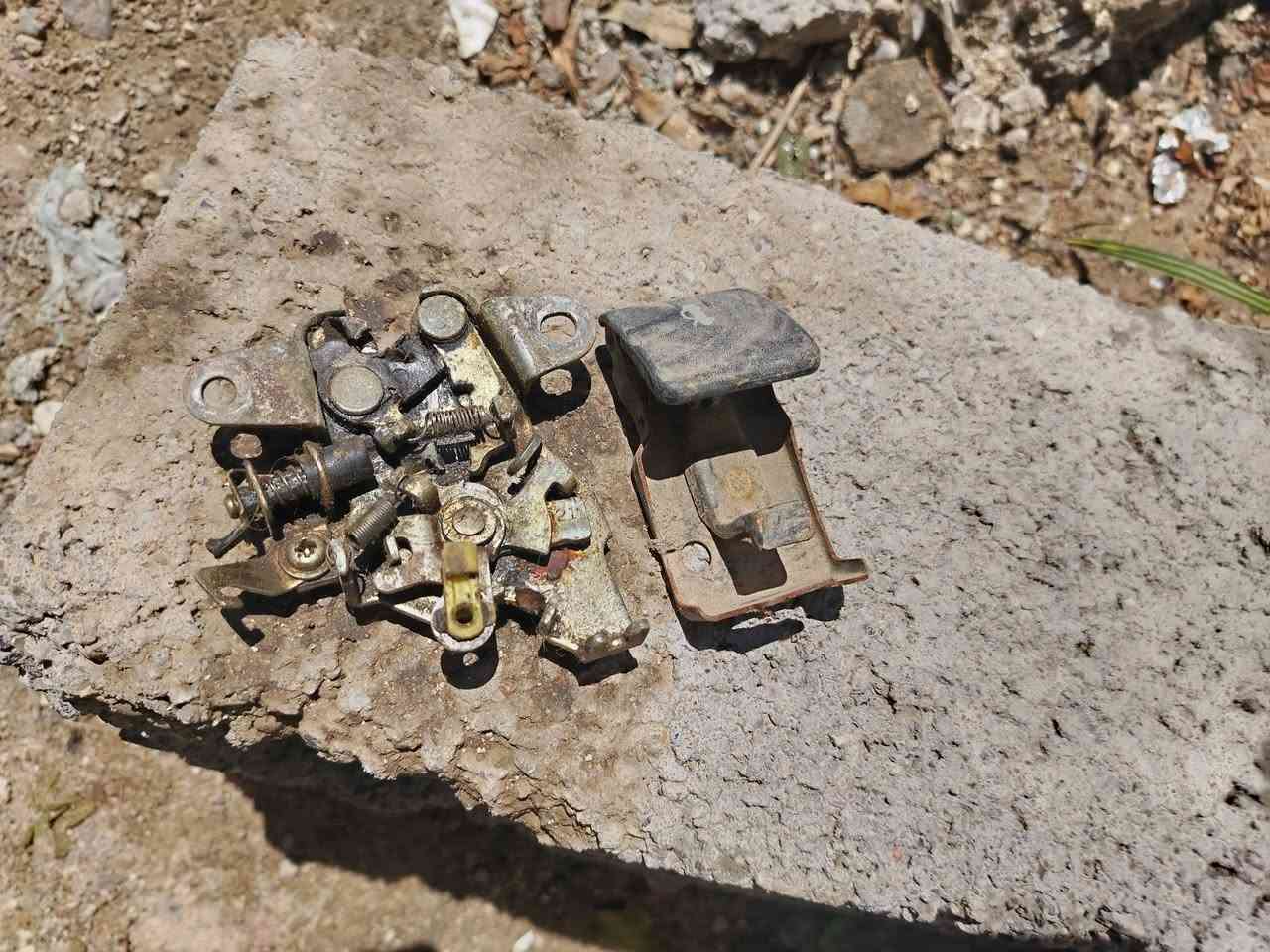 خوان عندي غراض كرستا نفخ مثل ماموضح بلصوره قيمهن بما يرضي الله واخذهن
***********
المكان البصره خور الزبير

@راديتر ماي حاويه ماتفصيخ شرط جديده هيه ودبتها مالت الماي وجايكم صيف

@ماطور وذراء ماسحات شغالات

@عمبار بريك حاويه شرط جديد

@زعنفه الخلفيه اليمنه

@كفرات ستيرن

@قفل جنطه

@عقول مال قفالات ترهم راس الثور وكرستا نفخ حاويه

@عينه كرستا نفخ عاطله تستفات من الكيجات يشتغلن والكلوبات

@ غلاف يدة الكير
