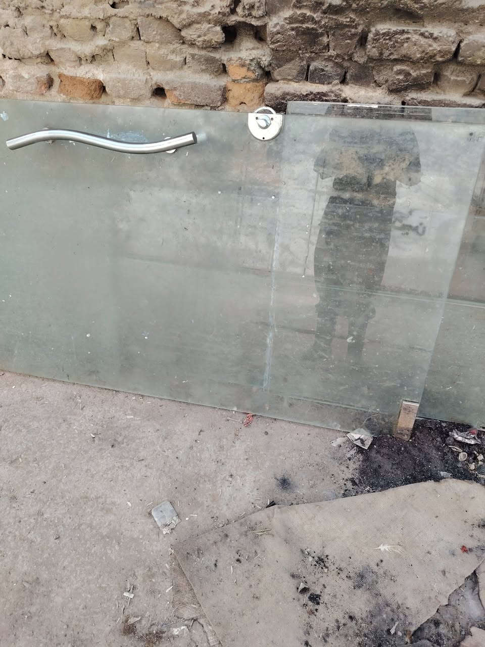 باب جام خانه 2قطع كاملات وقفله ونضيف كلش
للبيع ***********
