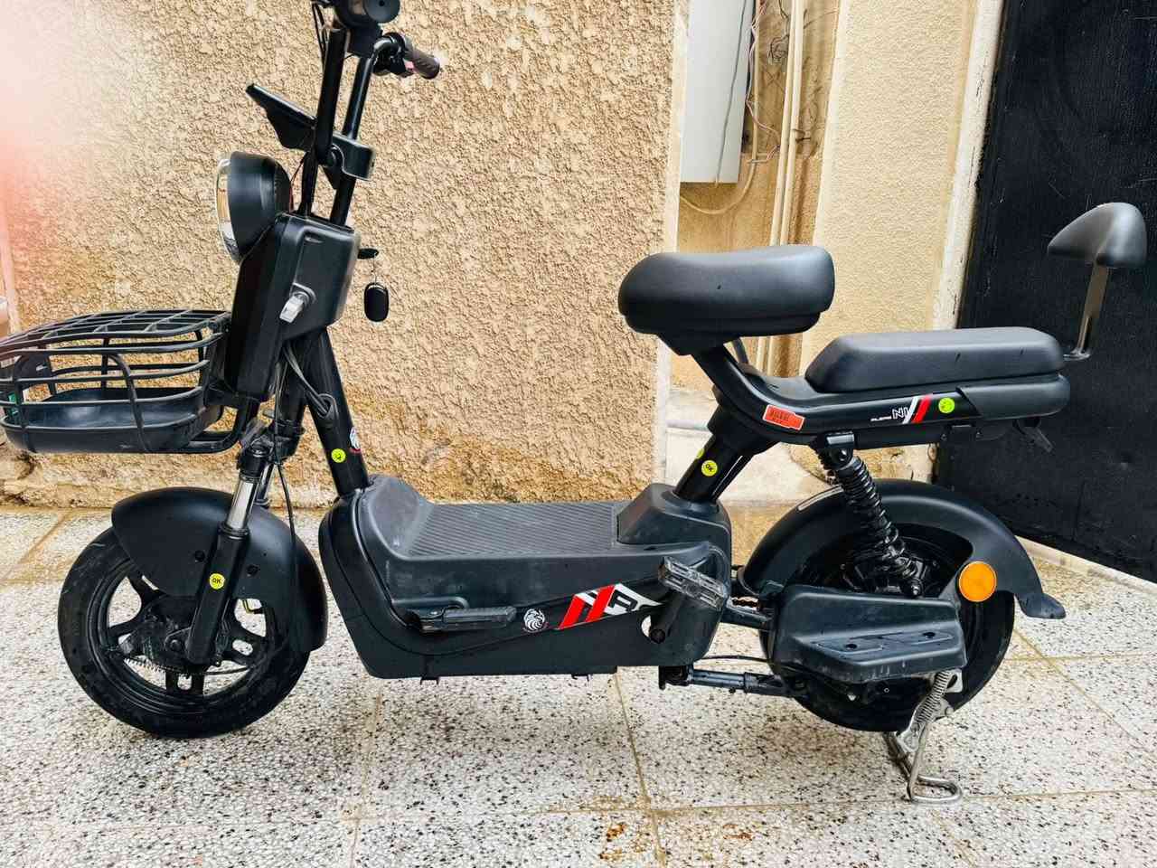 السلام عليكم دراجه حجم 14 للبيع 4 بطاريات ملف 500 الفولتيه 48 والسرعه 75 والحقيقي 55 و 3 سرع استخدام قليل والسعر 350 وبيه مجال قليل /المكان الكريعات القصور


**إذا كنت صاحب هذا الإعلان وتريد حذفه لأي سبب، رجاءا أرسل رسالة إلى الدعم الفني**