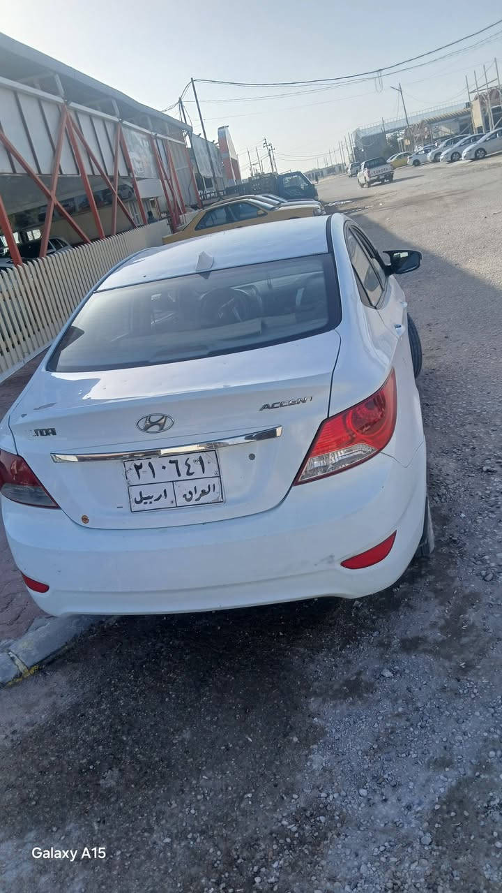 اكسنت ٢٠١١
سعر ٧٥$  *********** 
صبغ قطع واحد مع دوسه تفاصيل بل صونر موجود 
اخوان الي موشراي لا يتصل رجاء رجاء
