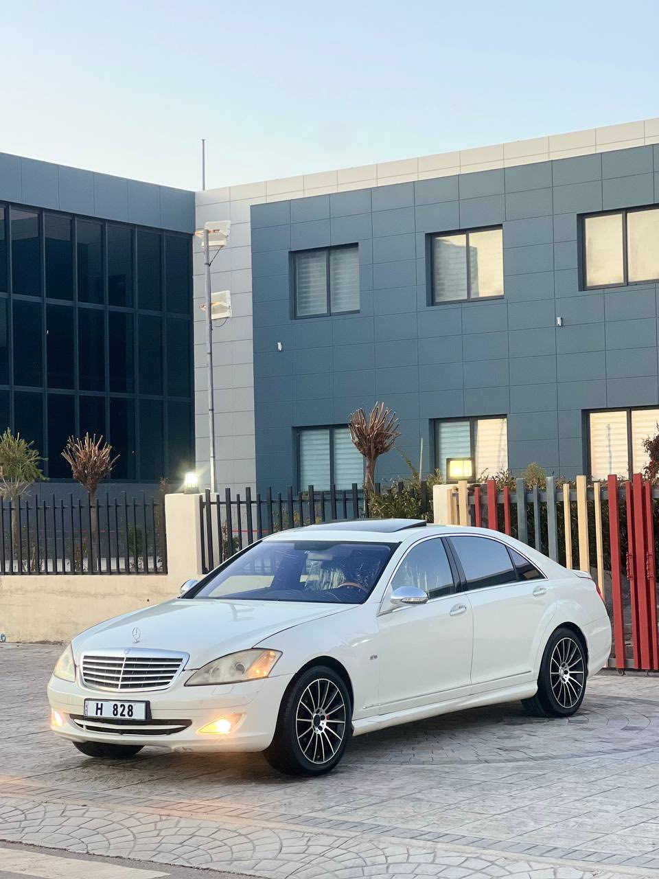 مارسيدس. 2009
لوك.  ماشالله 
سياره كه دووبه يه ساغه 
سياره كه فول. فول  مواسه فات
گيرمه كينه به شه رت 
نرخ. ١٠٥ 
ناونيشان. رانيه 
***********
