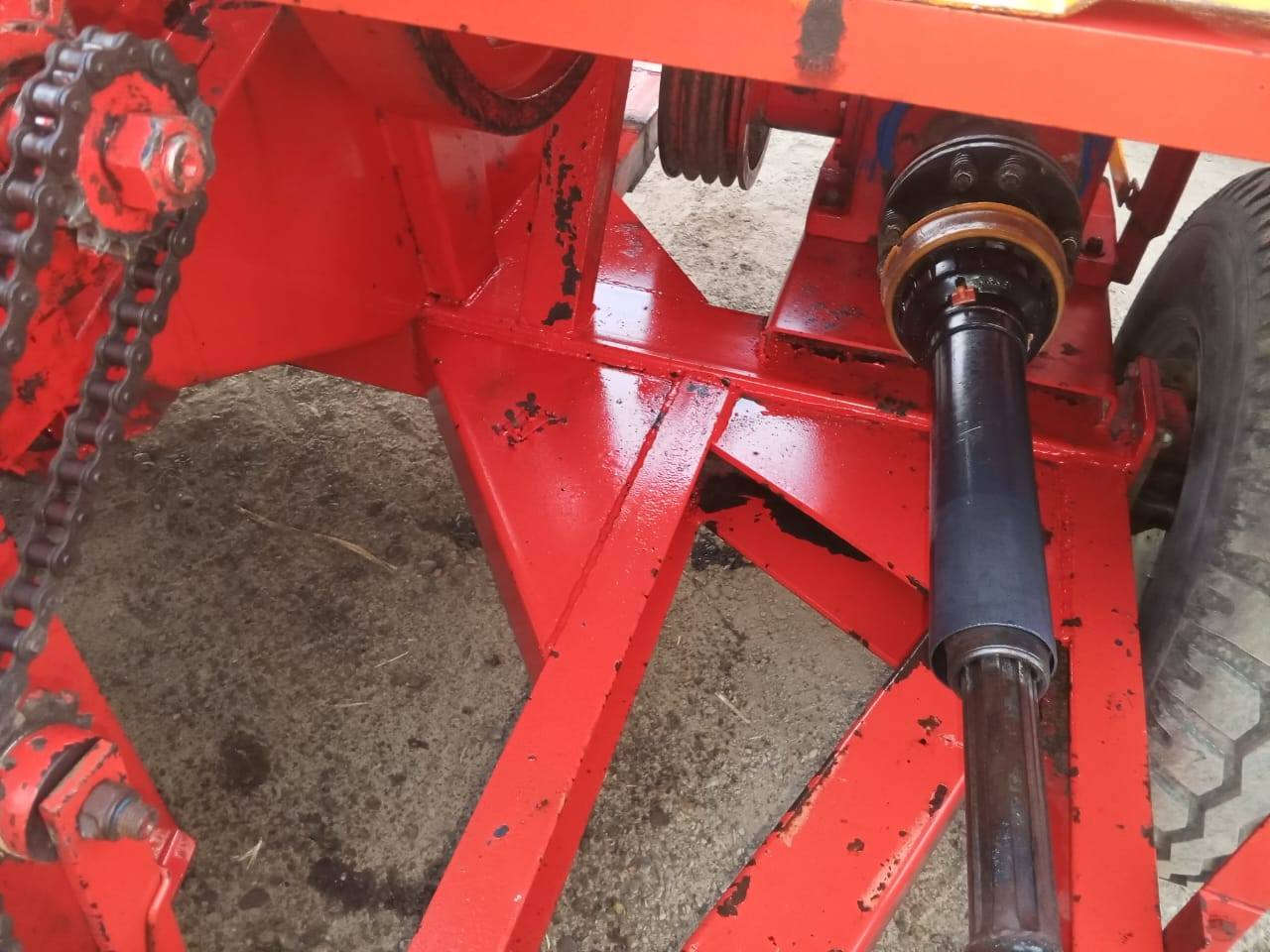 سلام عليكم للبيع كالروضات عدد 2 
مابيهن اي لحيمً هنا وا العرباينً 
للستفسارً انتصل 
مكان ديالى 
***********
