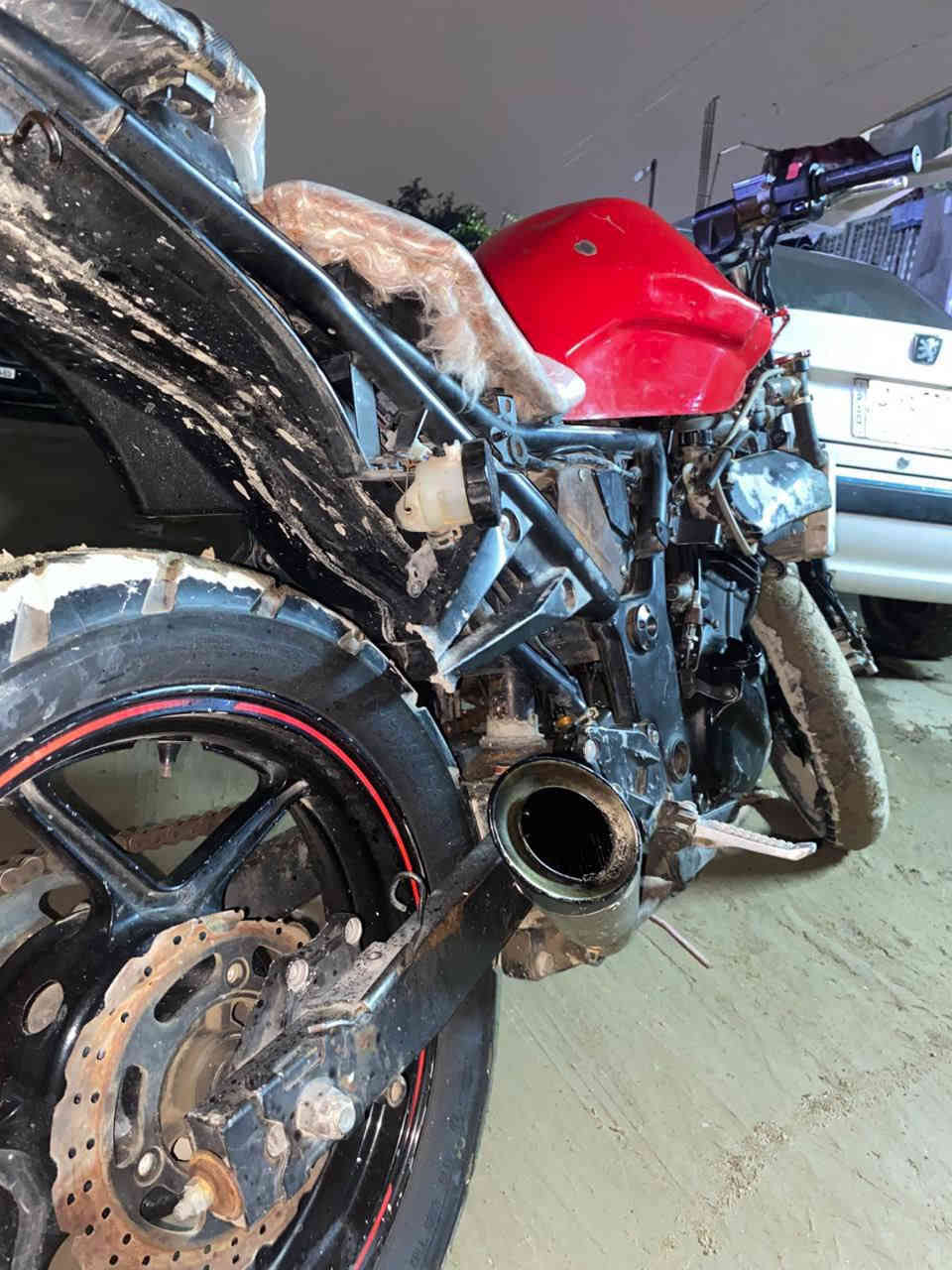 سلام عليكم شباب كاوسكي ربع 
الدراجه خير من الله الدراجه شغاله بس ذب دهن 
تجي تفحص وتشوف شوفت عينك الدواجه 
بس الجبنه ماعرف شبيها المهم هاي الدراجه  للبيع مكاني بغداد بلديات ***********
