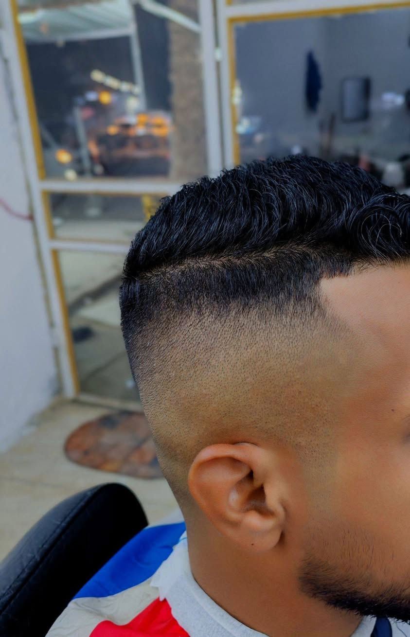 عرض العيد.💇🏻‍♂️
حلاقه + تسريحه + تنضيف بشره بلجهاز + بخار  💆🏻‍♂️
كل هاذ ب (10 💵) فقط 

حلاقه Black 💈

العنوان الحسينيه الجريخي تقاطع بيت ورد
 مقابل حسينيه ابو الفظل العباس 

*********** 📞 سجاد الحلاق

