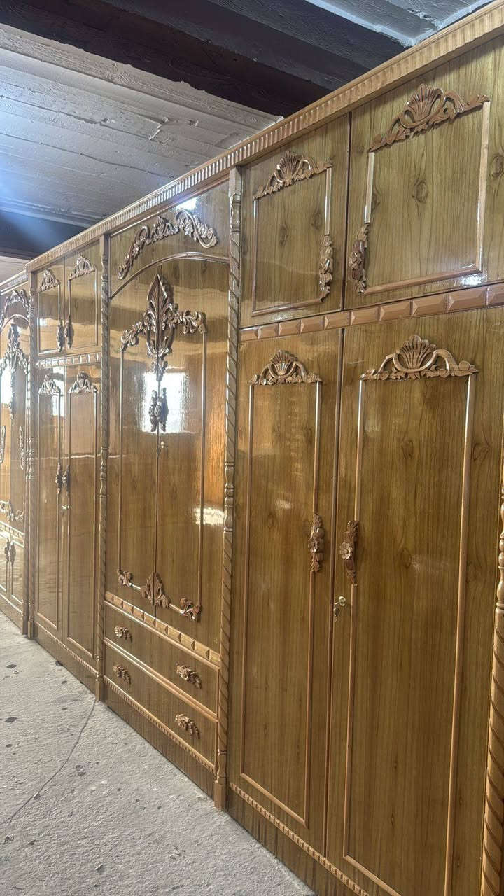 السلام عليكم ورحمه الله.يوجد غرف نوم شغل درجه اولى
واسعار مناسبه جدآ . الاستفسار اتصال ***********
