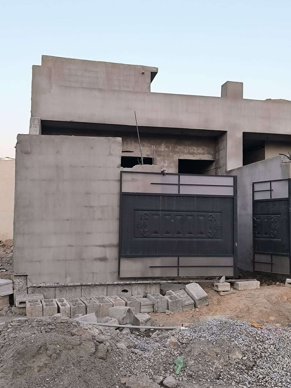 هيكل ١٠٠ متر  زراعي تجاري قرب بانزيخانت الشمس غرفتين  نوم واستقبال ومطبخ وبيتونه وصحيات  ***********. سعر ٢٨ مليون
