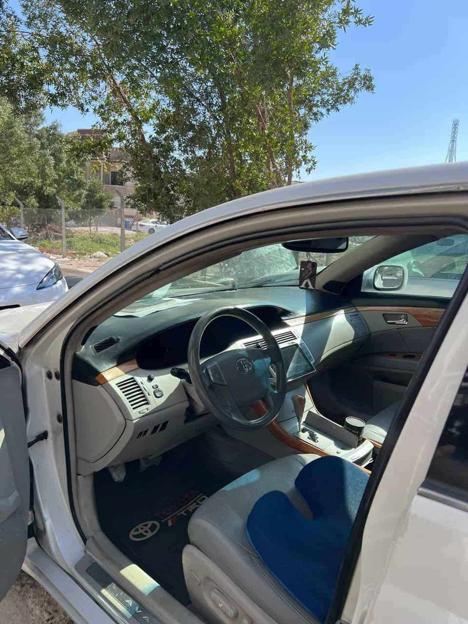 سلام عليكم افلون للبيع 2007
 فول مواصفات
 بيها قطع صبغ ابيع احزام 
رقم بغداد 
السعر 92 بيها مجال 
المكان بغداد حي تونس 
 الرقم ***********
