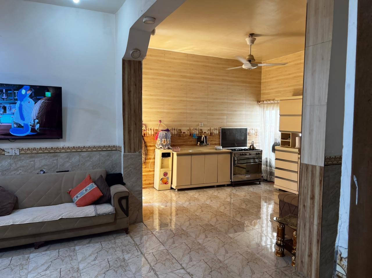 بيت للبيع بي غرفتين كل غرفه مساحتها 5*5
الاستقبال مساحته 5*6
منورين 
الواجهة 12.5
نزال13.5
مساحته ١٦٨ تطلع
كل الخدمات واصله للبيت و بيت ع شارع 30 السايدين
ملاحظه / مراوس بيت زراعي بمكان حلو ومساحه ٣٠٠ او اكثر
للأستفسار اكثر خاص او
***********
***********
