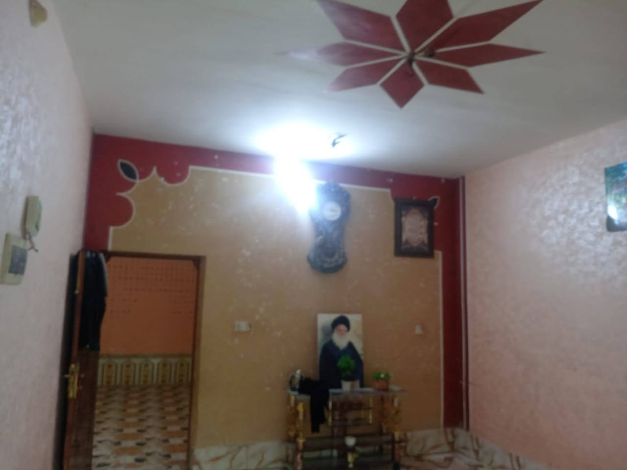 بيت للبيع مساحه 280عنوان يوق الشيوخ البطاط شارع  البث  خلف المدارس السعر ٨٨ يتكون صاله استقبال مطبخ عرف عدد ٣ منور وحمات وبراني ب استفسار اكتب تم وتصل واتساب *********** يوجد المزيد من البيوت داخل الحساب
