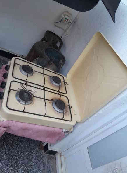 السلام عليكم طباخ منضدي نضيف كلش ناره زركه مع قناني عراقيات ثنين فارغات سعرهن طباخ وقناني ب١٢٥الف قفلهن العنوان بغداد حي الجهاد واكو توصيل بلاش الشراي يتصل واتساب 
***********
