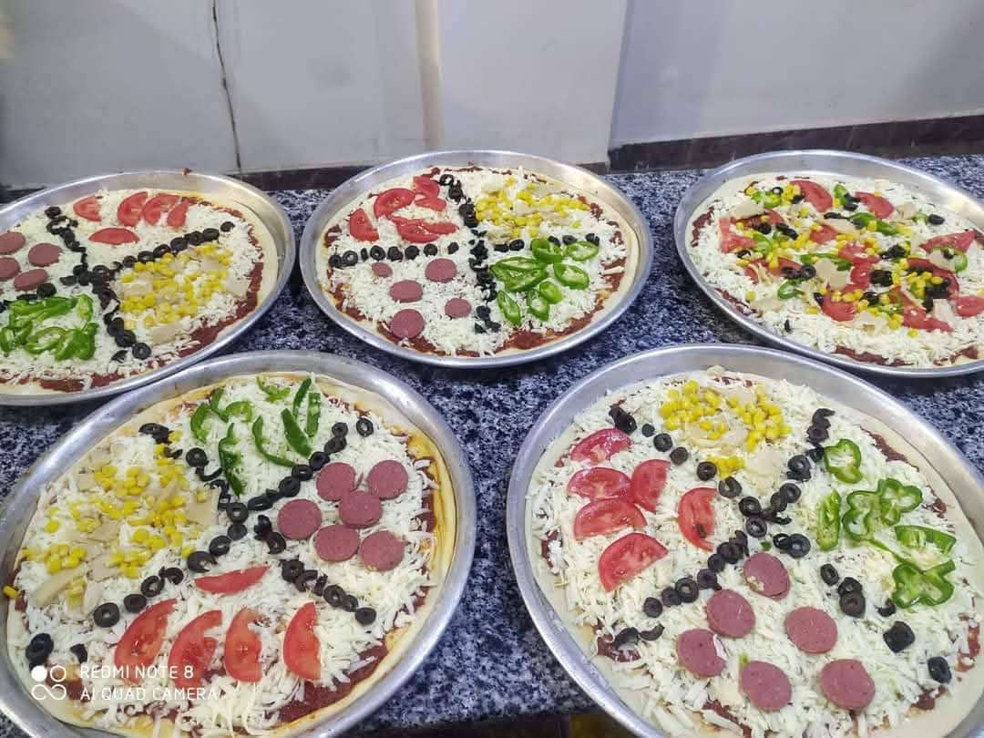 🍕 بيتزا الفصول الأربعه 🍕
الطعم اللي ما يتكرر.. والاختيار عليك 👇

🔸 حجم كبير بس بـ ٨ آلاف
🔸 حجم دبل عائلي بـ ١٠ آلاف

للحجز راسلنا عالخاص أو على الواتساب 📱
***********

🚗 التوصيل:
▪️ داخل الولاية 🔹 ألف دينار
▪️ مناطق بعيده مثل (الحاوي – سبع نيسان – الحولي – حي الزهور...) 🔹 ألفين
▪️ أطراف الشطرة 🔹 ٣ آلاف
▪️ خارج الولاية 🔹 ٤ أو ٥ آلاف حسب البعد

جربها مره، وتأكد إن الطعم وحده يسولف 😋
بيتزا الفصول الأربعه.. نكهة تخلّد بالبال!
