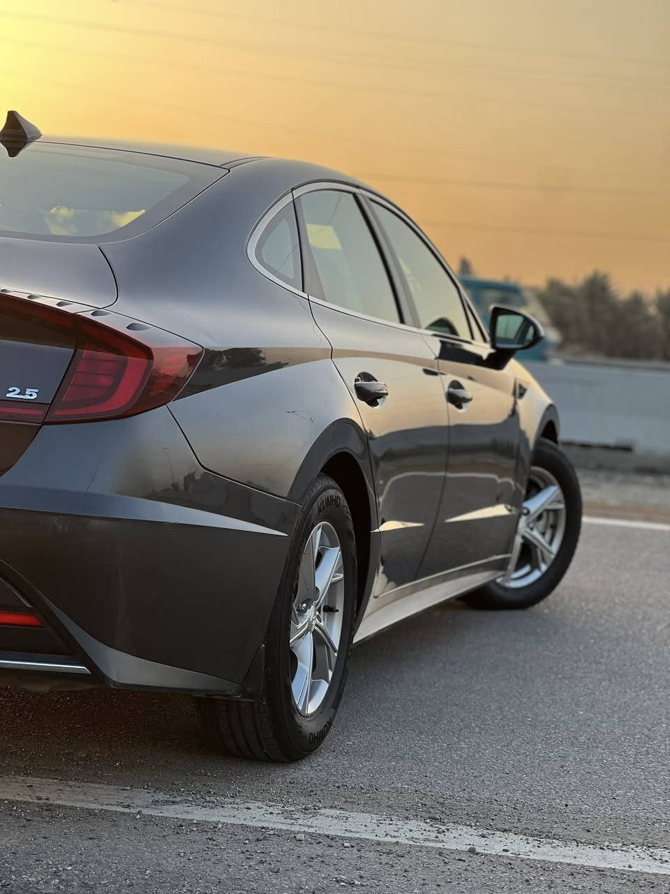 سوناتا موديل 2021 وارد امريكي محرك 2500 المرغوب
 حادث خفيف كلش جاملغ سطحي راجع علا الباب جاملغ مبدل باب معدل بارد شويه منه وجاملغ خلفي بي ضربه خفيفه ومصلح 

مواصفات 
لد امامي خلفي
تحكم ستيرن 
كروز سرعه 
رادار امامي 
تحديد مسار 
شاشه جبيره كامره
ماشيه 70 الف كيلو 
وباقي المواصفات المعروفه
باسمي السعر ١٦٥ بيها مجال مكان بغداد 

***********
