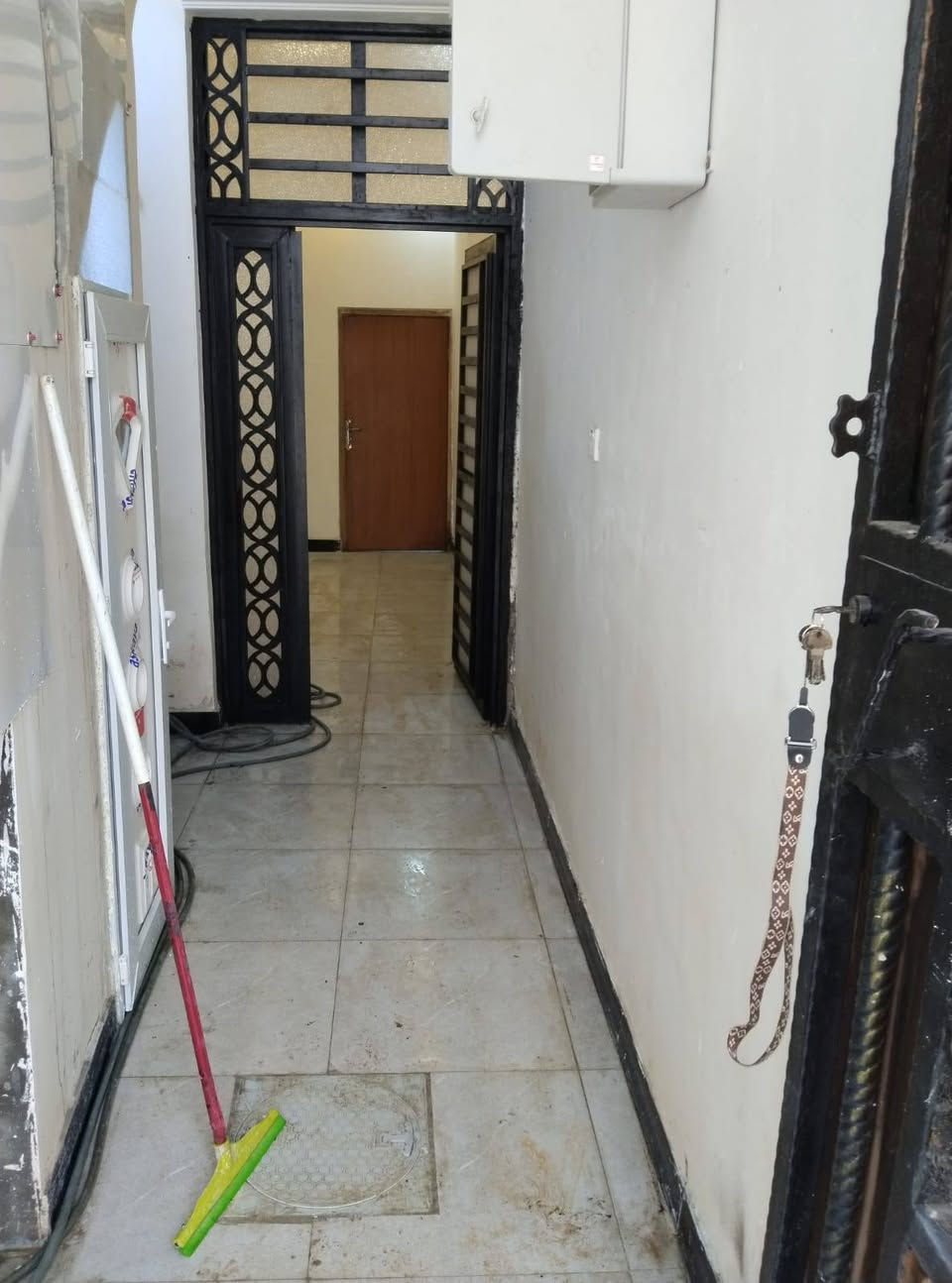 للأيجار مشتمل زغير أرضي بناء حديث وديكور  للأيجار يحتوي على غرفة واحده وهول وصحيات واستقبال  العنوان مناوي لجم قرب الباب الخلفي لمول  الخوره الجديد  سعر الأيجار 300الف قفل
  واتساب او للأتصال   *********** البصرة, العراق
