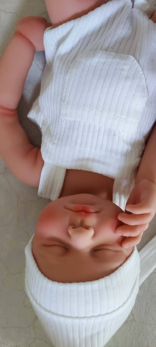 "لعبة جلاتين بملامح حقيقية، وزن ثقيل ودقّة تفاصيل
 تخطف النظر 😍✨
حجم 55
وزن 6كليو 
هدية نجاح راقية ومميزة لبنتج أو حفيدتج 🎓💖
تبقى ذكرى حلوة وفرحة ما تننسي، وتضيف لمسة فخامة بكل زاوية 🌸🎁
متوفر توصيل لكل العراق 🇮🇶🚚
وللطلب أو الاستفسار راسلنا سكرين 
متوفر كل انواع جلاتين موديلات حسابي تك توك لافين بيبي 
إشارة الأصدقاء


**إذا كنت صاحب هذا الإعلان وتريد حذفه لأي سبب، رجاءا أرسل رسالة إلى الدعم الفني**