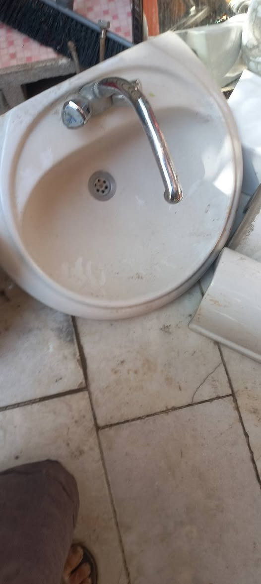 السلام عليكم عندي غراض تانكي عدد ٣ ومغاسل عدد ٣ وسخان كلهن على الفحص والاصلي مكاني الاورفلي تلفون *********** او على الخاص أو الواتساب وبلخدمه تجي تفحص وتأخذ
