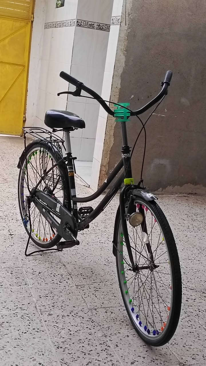 السلام عليكم للبيع بايسكل مستعجل عبد الحليم فول   تايرات جديد لايت زينو الحجم26 كشن   سعر 85 وبي مجال 
المكان حمام العليل الرقم ***********
