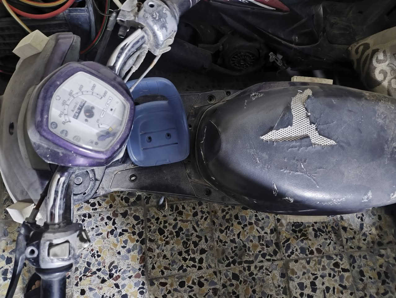 السلام عليكم دراجة بوليس للبيع كوم حديد مادري شنو بيها عفتها فتره اجيت جاي اشغلها ما تشتغل يفتر الكلج شوية و يوكف المهم ابيع كوم حديد كفاله من السرقة و عشاير فقط ابيع كوم حديد تجي تحمل و تروح كهربائيات شغالة مالتها هم على فتحه سويج غراضها كامله بس تشغلها ماعرف شنو بيها رايدها اب275وبيها مجال اعيد و اكرر كوم حديد بوليس كابريتر طلاعات 
***********
مكاني الامين الثانية بلفرع مال مركز الشام طبي
