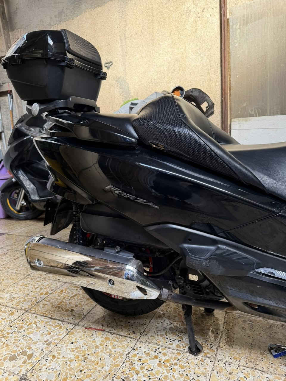 سلام عليكم
فورزه صفر 10 الدراجة جديده مال جناي بدون اي نقص كامله مكمله مكينة بلادية ممفتوحة كفاله
بدون اوراق فقط مكاتبه 
تخم تاير بالجيس 
مكانها بغداد الاعظمية
عارضها ب12 وبيها مجال للشراي 
الدراجة مال والدي الله شاهد 24 بالبيت طابكة
***********
