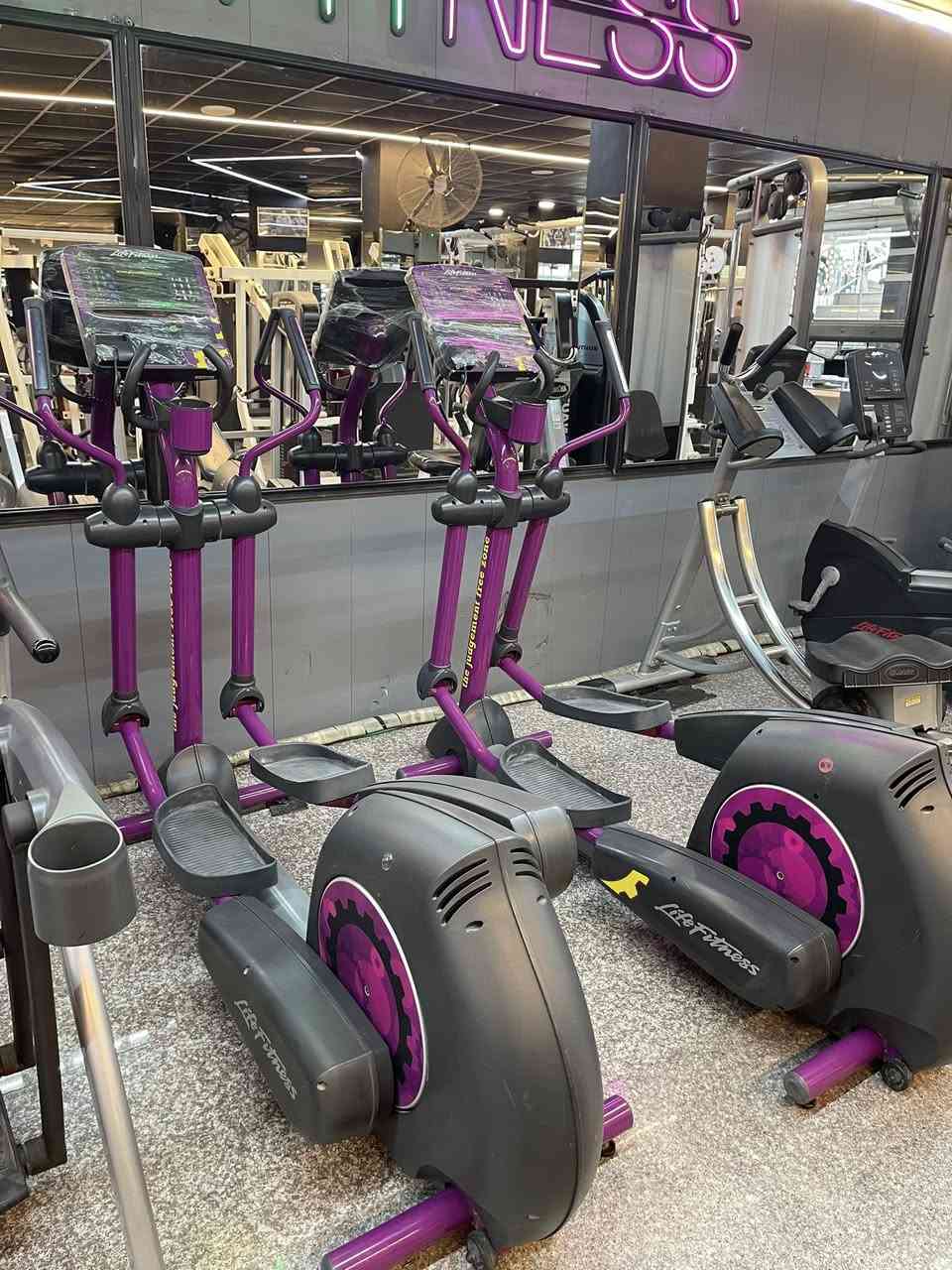 لبتكل  العدد ٢   جدد السعر  ١٠   اوراق  قفل   ***********
