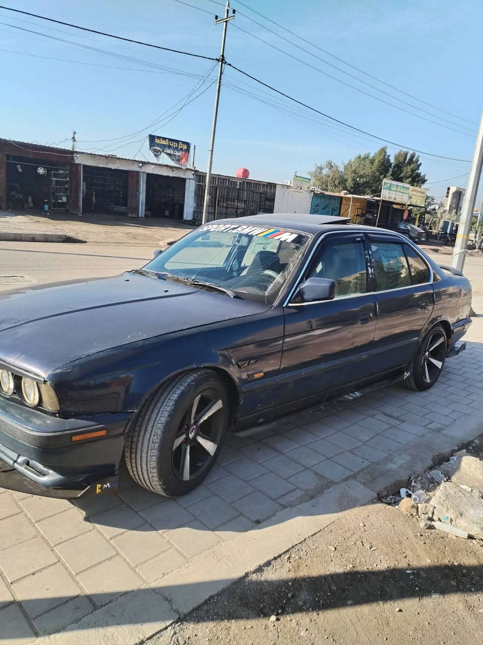 سلام عليكم BMW البيع 525 مفتوح كير أوتماتيك موديل 1990 ةرقم بغداد سنوية 28 تحويل السيارة جاهزة بس صبغ يراد فقط سعر 43وبيهة مجل بصيط عنوان واسط الحفرية مبايل ***********
