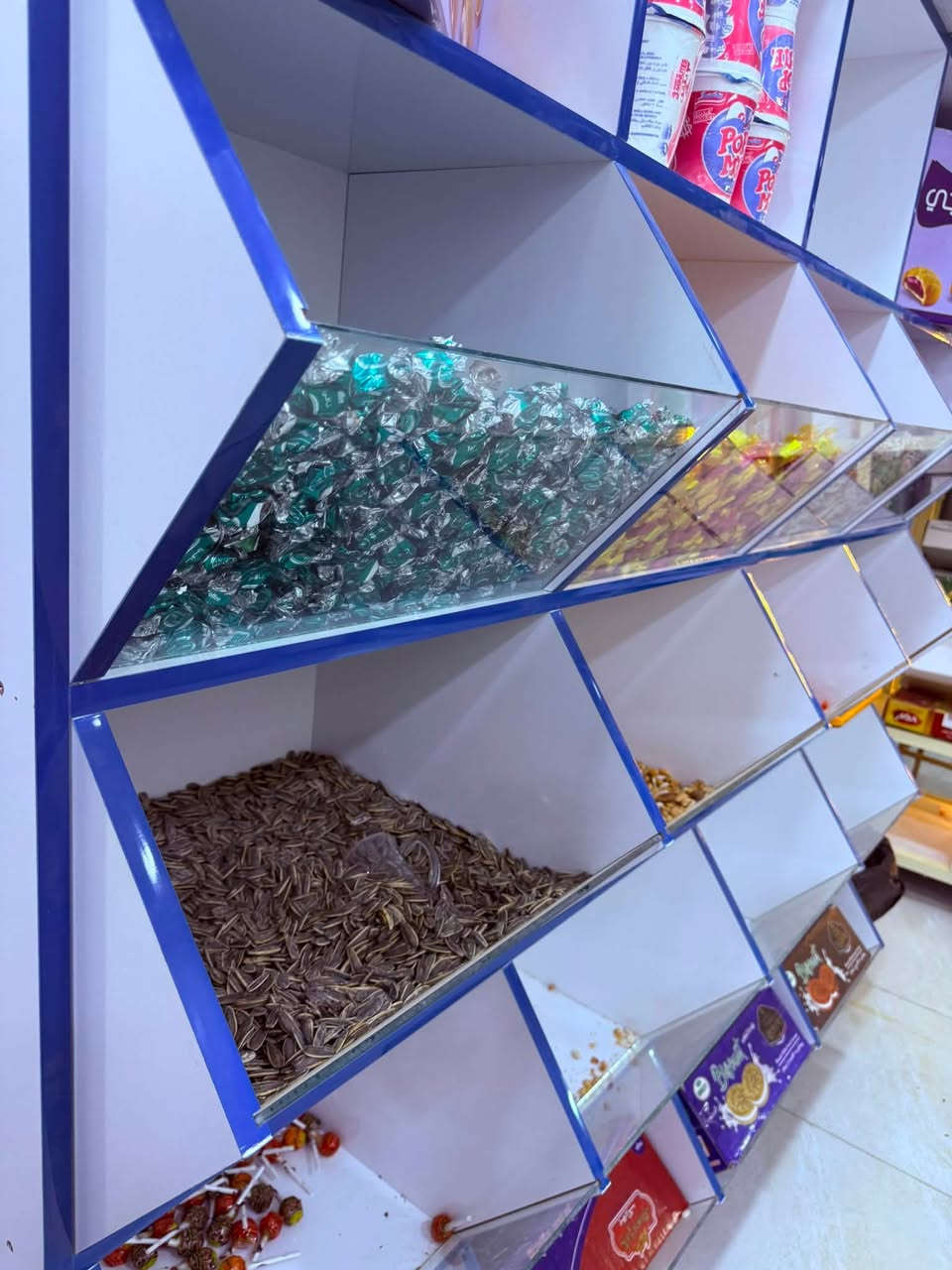 السلام عليكم عارضه كرزات لبيع قياس 2*2 
شغل دراجه اولى مستخدم اقل شهر جام 6 ملم 
سبب البيع عزلت المحل السعر 375 بيها مجال قليل شراي يتصل فقط *********** تجي تشوف بعينك يعجبك تاخذ ما يعجبك عوفها
