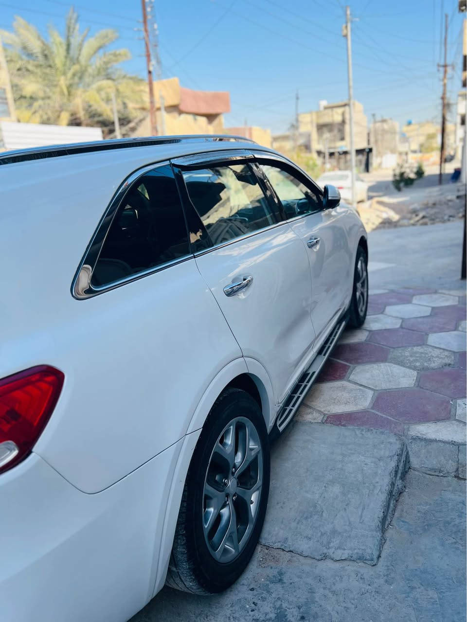 السلام عليكم 
سياره سورنتو ٢٠١٦ فول ١/١ وارد امريكي السياره v4 ٢٤٠٠
الوان ابيض داخلها اسود ماشيه ٦٣ الف 
السياره مصبوغه احزام السياره كلش حلو ونضيفه احله من الصور مكان السياره بغداد 
المواصفات 
١ . كامرات ٣٦٠ 
٢ . كشنات جلد  
٣ . تدفه وتبريد الكشنات 
٤ . رادار امامي وخلفي وجانبي 
٥ . السقف بنراما
٦ . الصندوك كهربائي  
٧ .٣ انضمت قياده 
٨ . تحديد المسار ومثبت سرعه 
٩ . السياره ٥ راكب مو ٧ 
السعر ١٨٠ وبيها مجال 
رقم صاحب السياره 
*********** Colombo, Sri Lanka
