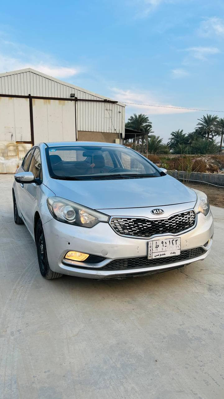 السلام عليكم للبيع سيراتو 2015 خليجي نص فول رقم بغداد باسمي بيها قطعتين فقط شاشة اندرويد كامرة تحكم ستيرن تبريد ثلج تدفئة شغالة عنواني بغداد الدورة السعر 118 وبيها مجال بسيط *********** يوجد واتساب
