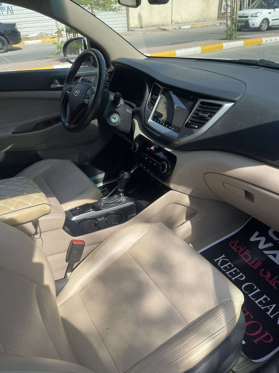 للبيع توسان موديل ٢٠١٨ خليجي 

مكينه ٢٠٠٠ دوش 

ماشية 74.500

السيارة مكفولة من الصبغ والتبديل 

صور سونار مرفق مع المنشور 

مواصفات ف
مقاعد جلد - كامره وشاشة - حساسات خلفية - بانوراما 

السيارة باسمي تحويل مباشر 

***********
