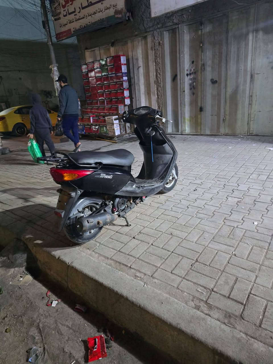 السلام عليكم دراجه فريز ببغاء مال رمبه شيء قليل ماشي بالشارع نقره سلف الشمعه وسخه اوراق وصولي مدفوع قمركها نظافه الدراجه 80 السعر مليون و300 راح اخلي لك رقم الهاتف والشراي يتصل ***********
