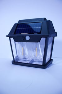 مصباح شمسي • بطارية ليثيوم • حساس حركة