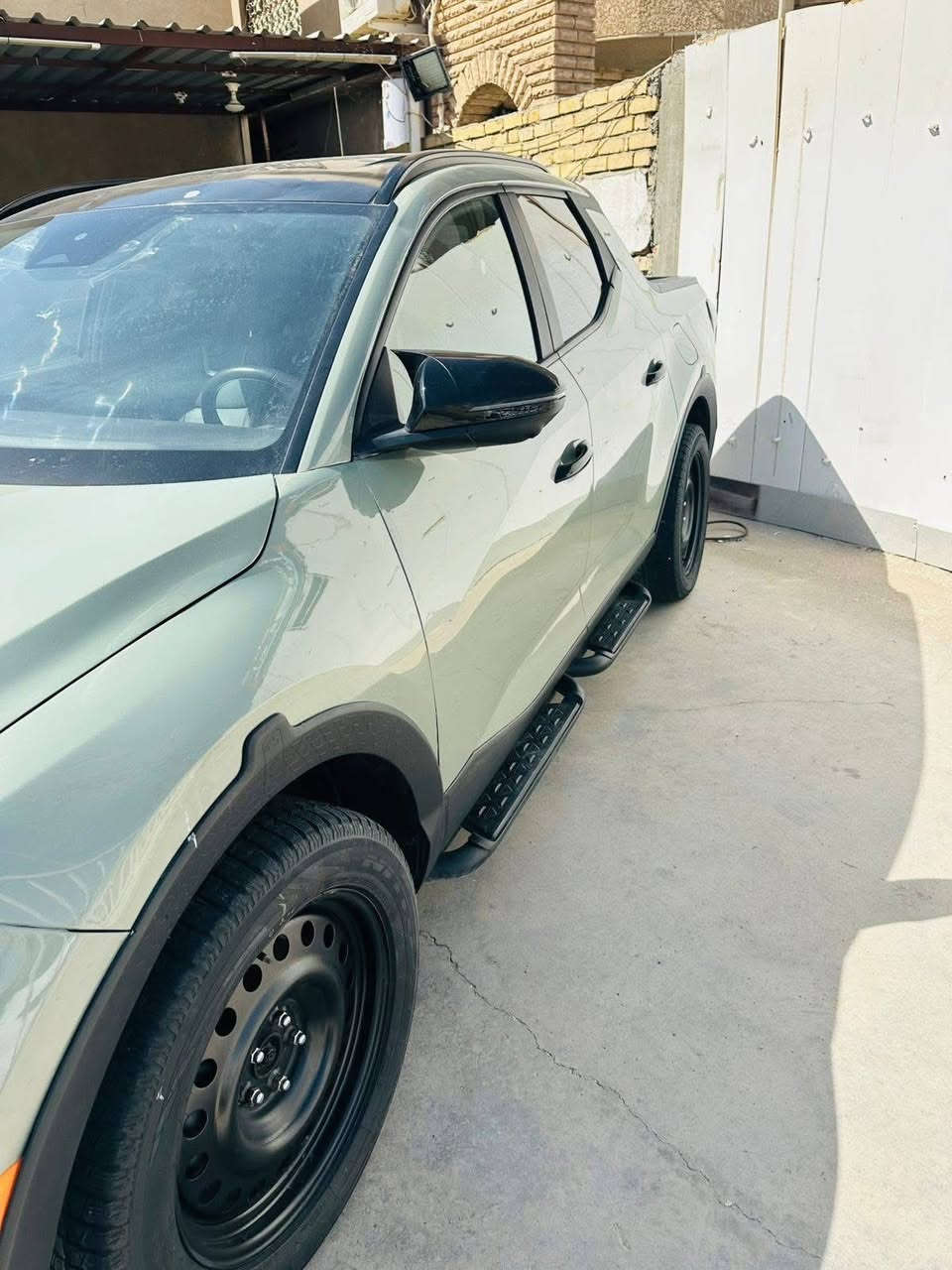 السلام عليكم
 بيك اب  سنتا كروز 2023 لمتد وارد امريكي

حجم المكينه : 2500 تيربو 🚀 
المسافه المقطوعه : 16 الف ميل  
الضرر : جاملغ تبديل وباب صبغ وبنيد 

المواصفات 
1. فتحه 
2.بصمه + بصمه بيبان 
3. كشن كهرباء 
4. ويل كب 
5.رادارات 
6.تشغيل عن بعد
7.كرايب جلد
8. لايتات زنون
9. اشاير بالمري
10. تحكم ستيرن 
11. كشن تبريد تدفئه 
العنوان //السماوه حي الحسين لاربع سايدات 
 
معرض برج العرب لتجارة السيارات 
للاتصال 

***********
***********
