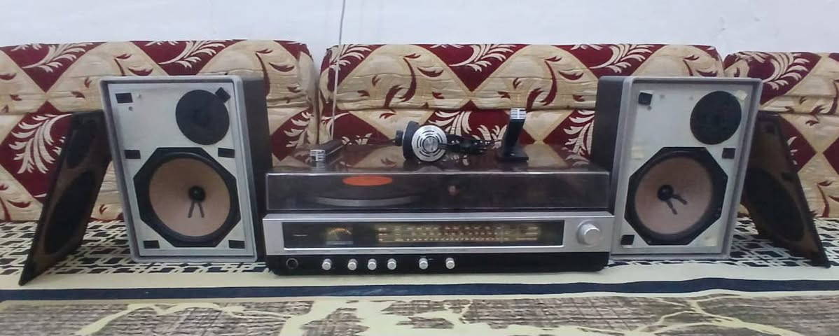 السلام عليكم
سنتر ميوزك فليبس نظيف جدا وشغال بالكامل كاسيت وكرام وراديو مع هيدفون ومايكات عدد 2 صوته نقي وعالي ومجسم 
السعر المطلوب 250 الف مكاني بصرة وتوجد خدمه توصيل .


**إذا كنت صاحب هذا الإعلان وتريد حذفه لأي سبب، رجاءا أرسل رسالة إلى الدعم الفني**