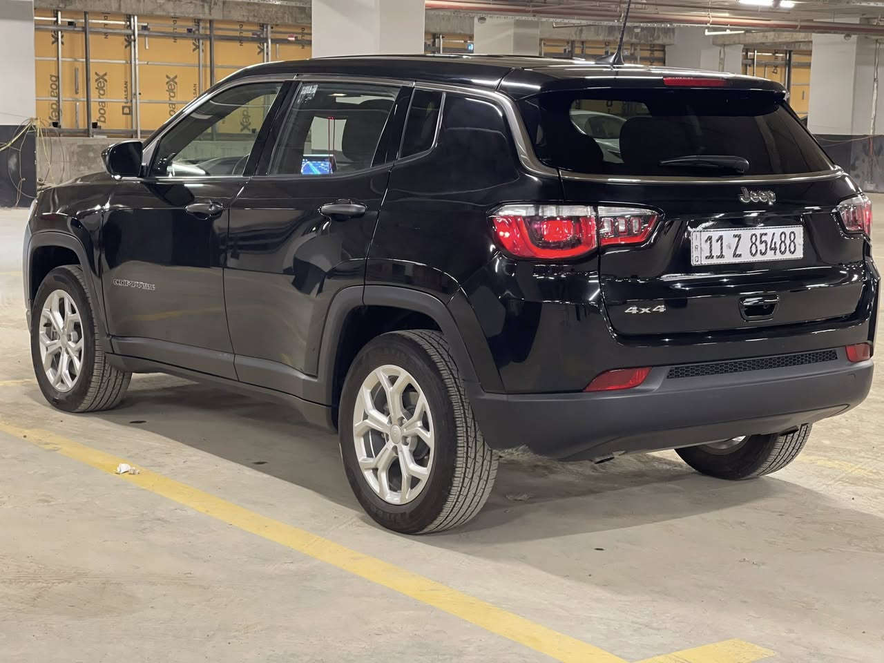 للبيع جيب موديل 2024 سبورت✅
السعر : 17.000$

جيب كومباس سبورت 
المواصفات
• الموديل: 2024
• الوارد: أمريكي
• اللون: اسود
• المحرك:2000 تيربو 
• القير: أوتوماتيك
• فور ويل (4×4)
• الرقم الشكل الجديد 
🛑 الضرر: تبديل بنيد 

📊 عداد المسافة:
• 16000 ألف (ماشية)
⭐ المواصفات:
• نقطة عمياء
• شاشة كبيرة 8.4 إنج
• نظام ملاحة (GPS)
• مصابيح أمامية زينون
• LED لايد
• حساسات خلفية
• كاميرا خلفية
• بلوتوث
• مثبت سرعة
• رادار أمامي
• نظام تشغيل وإطفاء أوتماتيكي للمحرك (Auto Start)
• نظام بريك أوتماتيكي (Auto Brake)
📍 المكان: بغداد - زيونه
📞 الهاتف / واتساب: ***********
