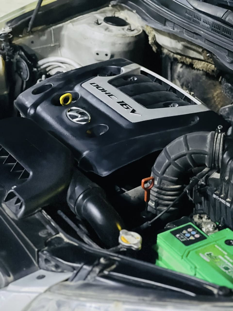 ئاڤانتی
براوەبراوە
گیرومەکینە بەشرت
سەقف و شانسی بەشەرت
کەفەر گوراو بەشەرت 
تەبریت ساردو گەرم بەشەرت
سەیارەکە بێ مەسرفە
ژ.م***********
ئەدمین❤️
