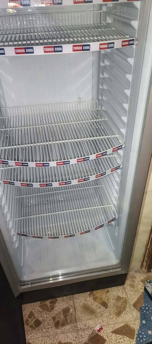 السلام عليكم ورحمة الله وبركاته 
 براد اخو الجديد مستخدم استخدام بسيط لمدة شهرين وفقط على الوطني حتى الماطور ما يستهلك حجم 20قدم كبير ضمان السعر 470 والتوصيل مجاني لمكان عملك بعد الشراء 
***********
