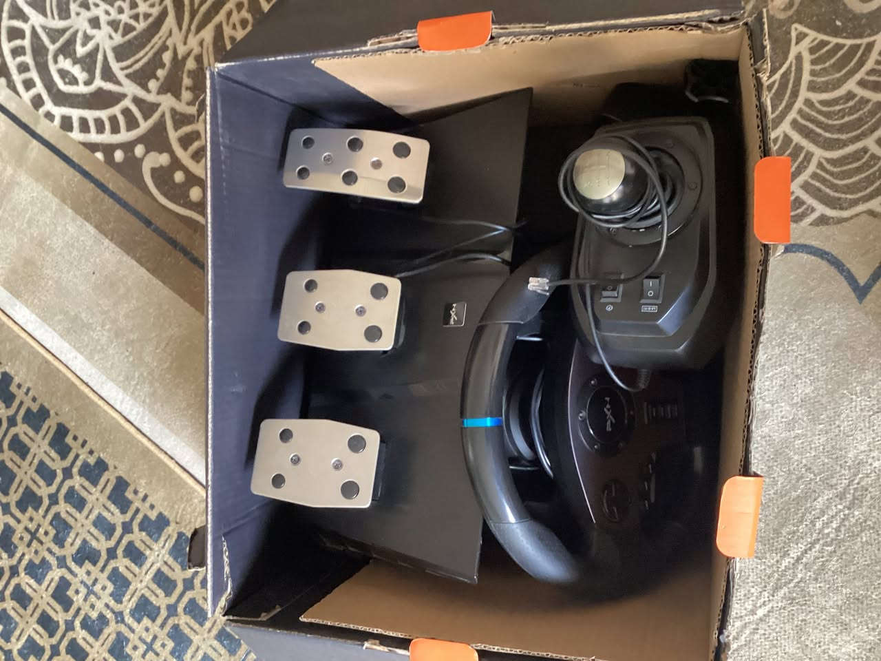 السلام عليكم ورحمة الله وبركاته                                                                                                  دركسونpxn v9 كامل للبيع                                                                                                      يشغل اكس بوكس سيريس Sوو PC.و بليستيشن 4/3.                                                 ستيرن                                                                                                                                        كير 6 نمر                                                                                                                                    دواسات                                                                                                                                   والكرتون ويا.                                                                                                                            يتحول من 900 درجه إلى 270 درجه.                                                                                  السعر 100 ألف                                                                                                                           مكاني التاجيات قرب دائره المرور                                                                                    الرقم (***********)
