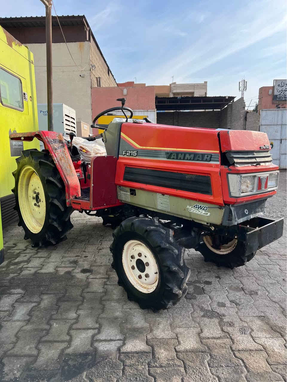 تراكتور دبل اكسل سوكان پاوه ر به شه رت بي حه يب بوغاري نيه دوكه لي نيه مه كينه ي نه كرايته وه له هه وليره *********** أربيل, العراق
