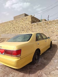٢٠٠٢ • رقم الماني • أصفر ليموني