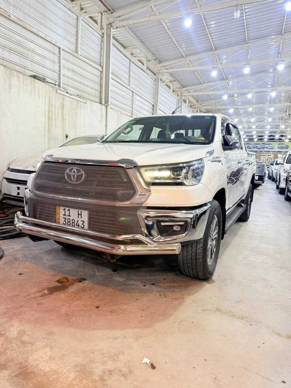 يهديكم معرض المميز لتجارة السيارات الحديثه آرق التحيات 🙏🌿. 

  ونخبركم عن توفر تيوتا هايلوكس فور ويل   موديل 2022سعودية 

  🔑مفتاح تشغيل بصمة 

  🔑بصمة أبواب دخول دكي 

  🌿تحكمات مقود جهتين 

🌿قطعتين تبريد 

🌿فور ويل 

🖥️شاشة كبيرة 

📷كامرة خلفية 

عداد المسافة المقطوعه :47الف كيلو متر 

 حجم المكينة اربعة سلندر 2.400

 السعر :315ورقة بيهه مجال بسيط 

موقعنا: بغداد الكريعات شارع الوقف السني معرض المميز 

***********ياسين
